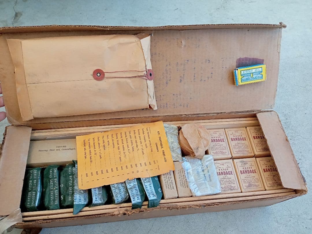 カリフォルニア州　救急キット　1940年代　第二次世界大戦　米軍