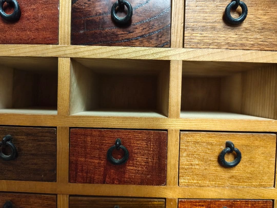 手作り木工品、引き出し式収納 約40cm 30個ミニ引出し