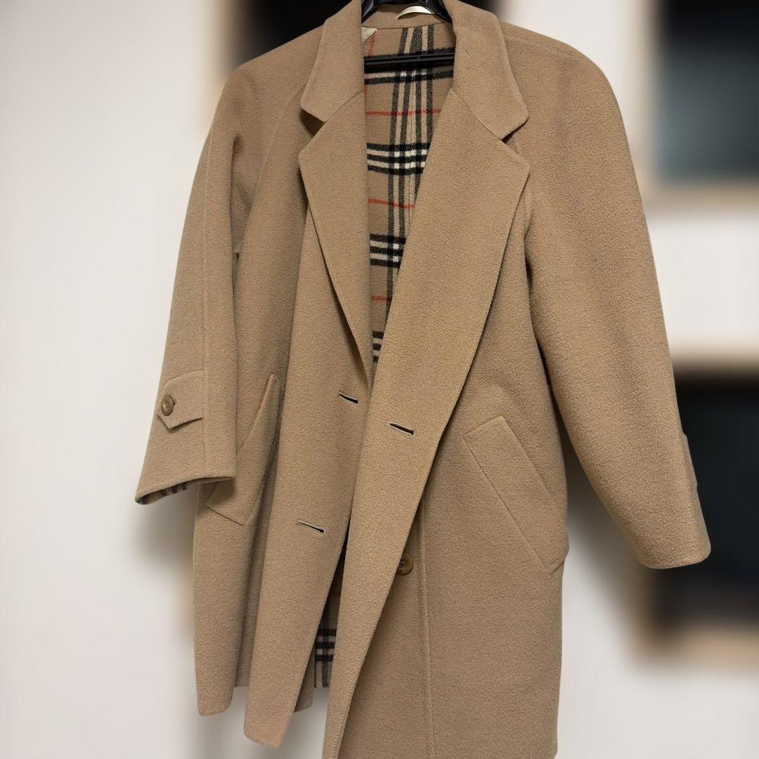 ベージュ ダブルブレスト チェスターコート