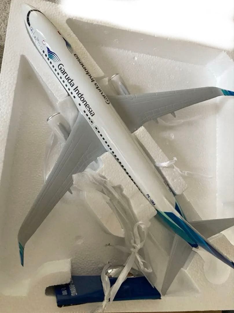 ガルーダ　インドネシア 航空機モデル 1/100スケール B737-800NG