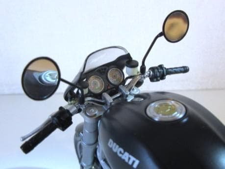 特価 MINICHAMPS (1/12) ドゥカティ MONSTER