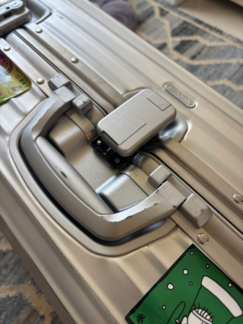 RIMOWA リモワ アルミ 大型 スーツケース シルバー（キャスター1つ欠損）