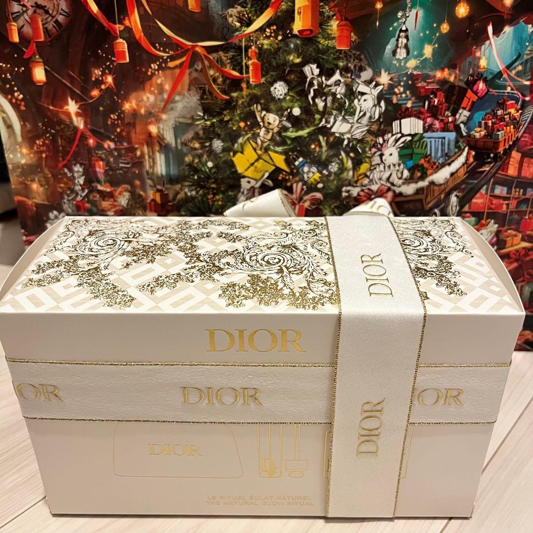 Dior ギフトボックス ホワイト ゴールド　コスメ　スキンケア