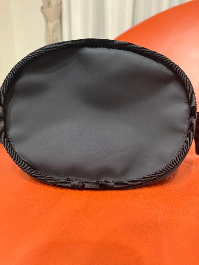 りんご　バレンシアガ　ドローストリング　ショルダーバッグ