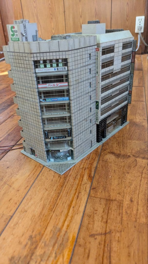 KATOストラクチャー完成品ブランドビル4個セット 各ビルフィギュア付き