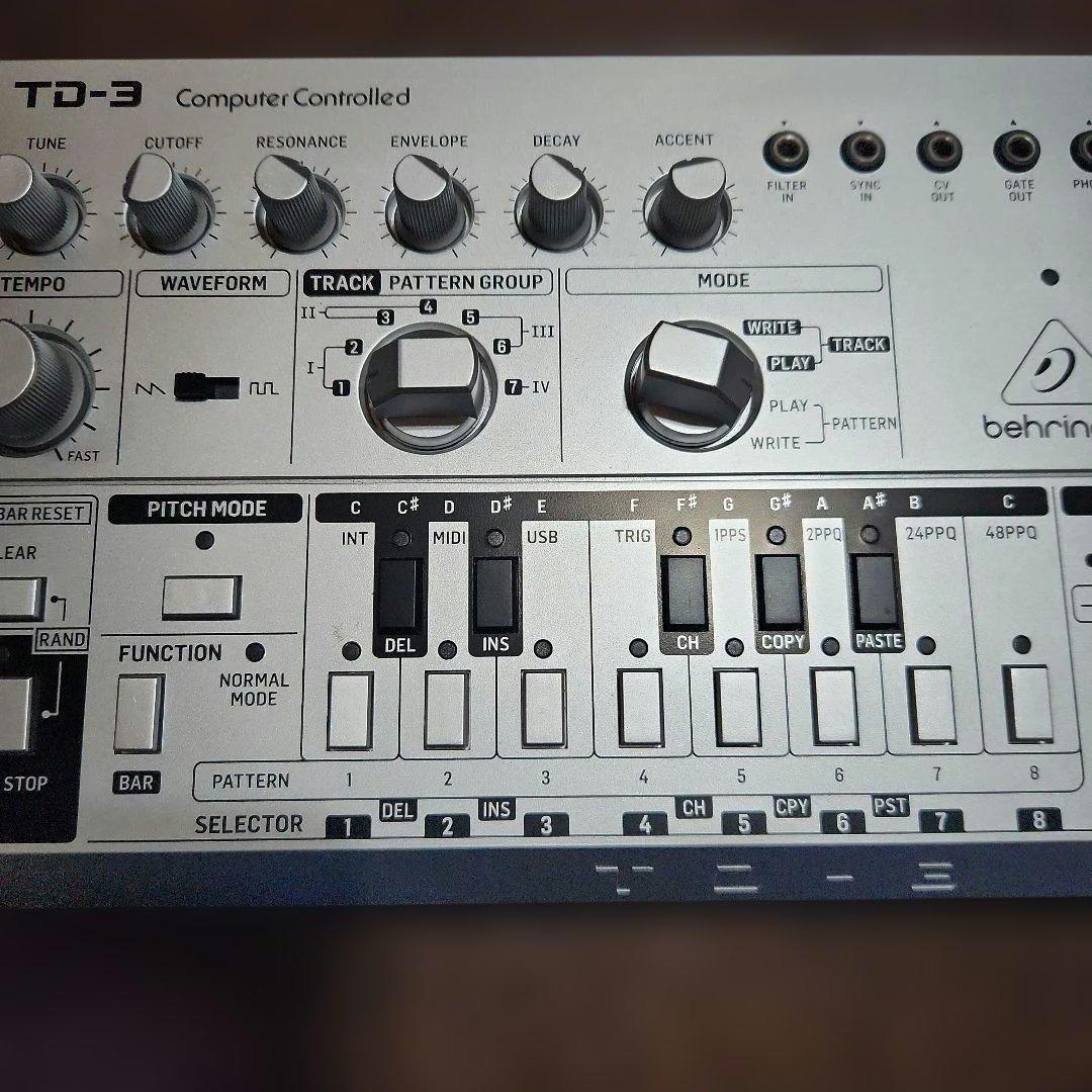 Roland MC-303❇️&❇️ BehringerTD-3 ❇️2点セット