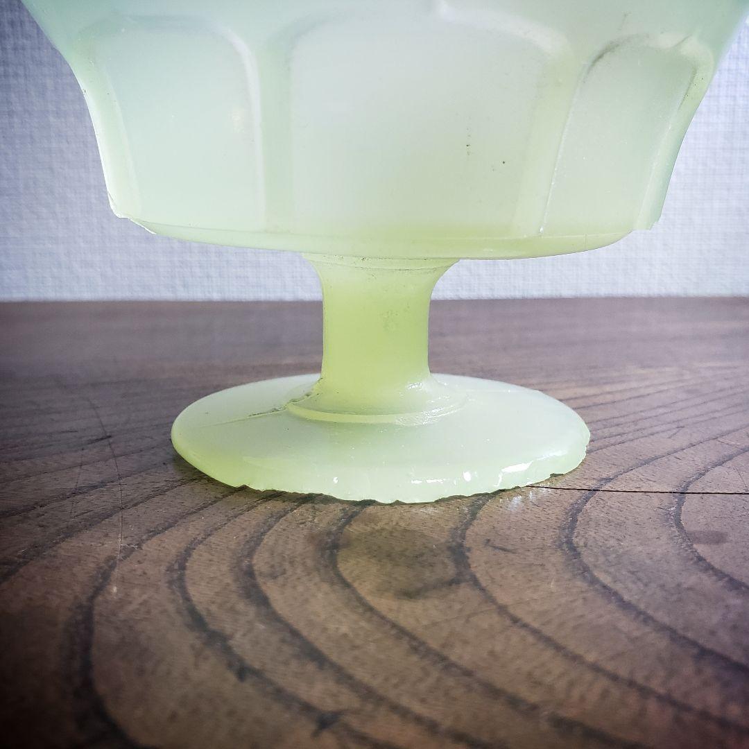 黄練りウランガラス　氷コップ　乳白色　明治　大正ロマン　デザートカップ　訳あり