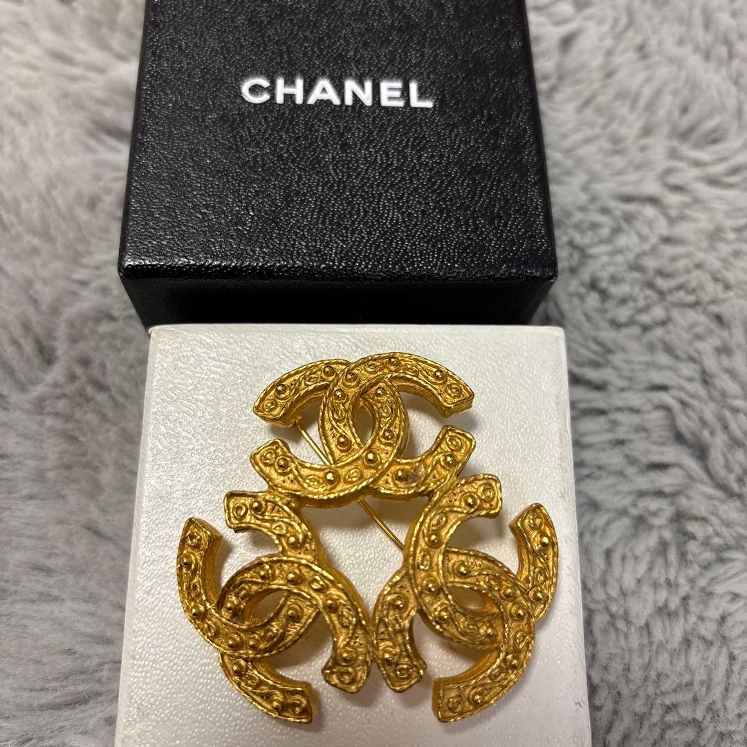 け*い様 CHANEL ゴールド 三連ロゴ ブローチ★ヴィンテージ