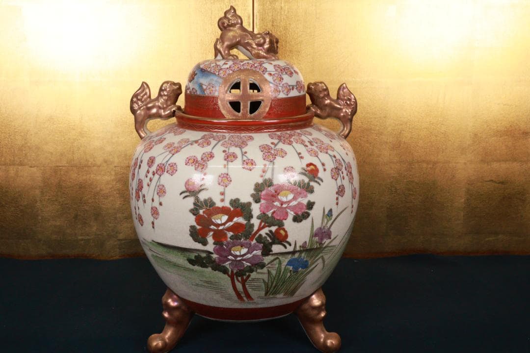 薩摩焼　勇仙作　色絵金彩花鳥図獅子耳　大香炉　高さ45cm BE941