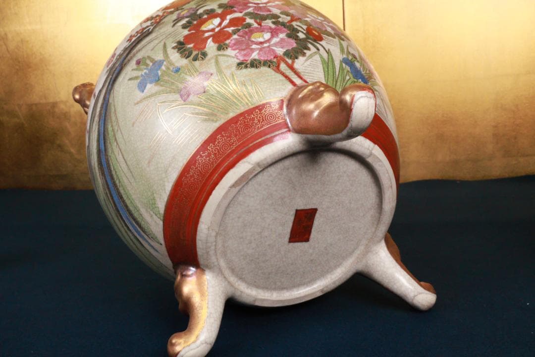 薩摩焼　勇仙作　色絵金彩花鳥図獅子耳　大香炉　高さ45cm BE941