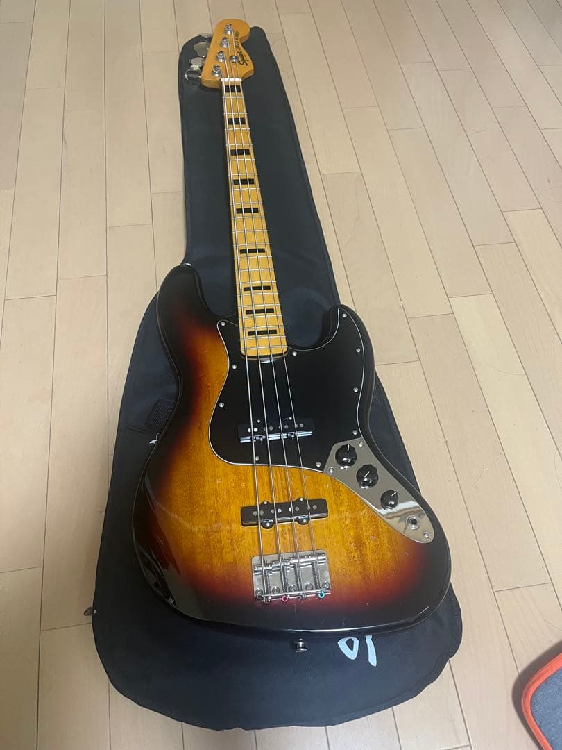 ベース Squier Classic Vibe 70s Jazz Bass