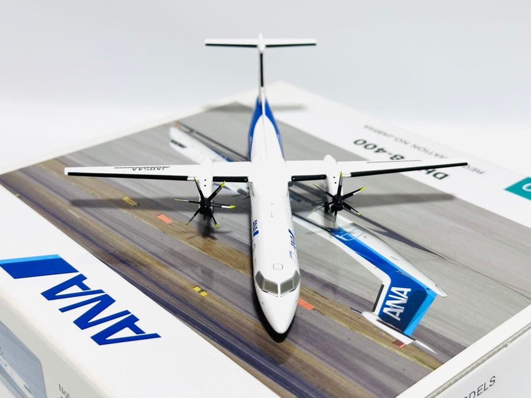 全日空商事1/200 DHC-8-400