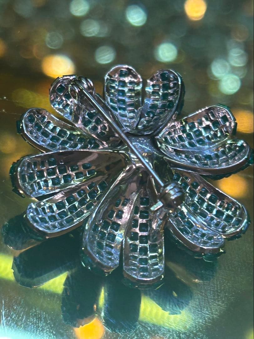 ミステリーグリーンガーネットブローチ