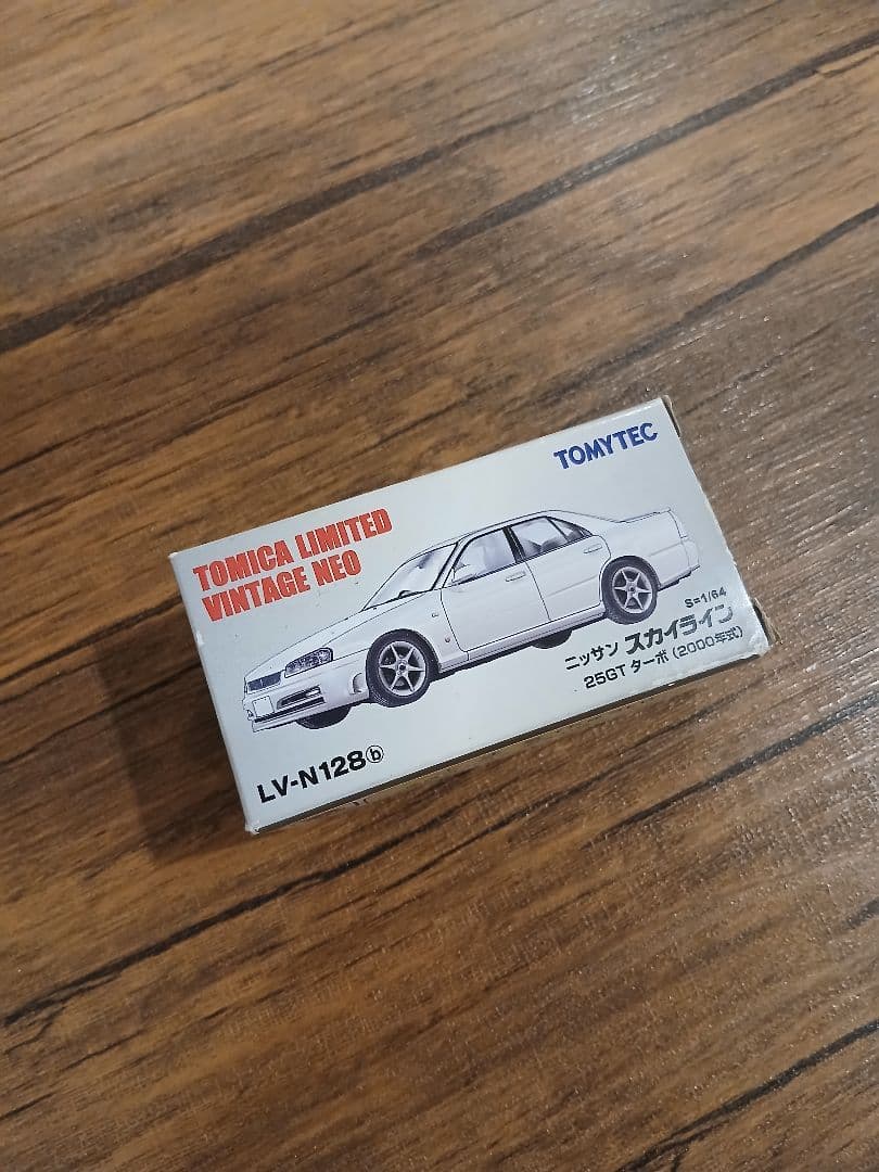 トミカリミテッドヴィンテージ ニッサン スカイライン 25GTターボ