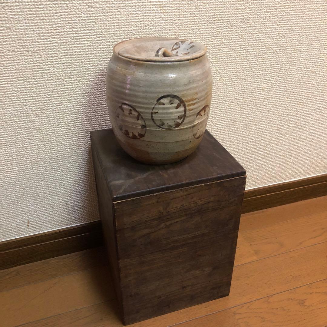 陶器の円筒形収納容器　骨董品　壺　激レアコレクション初期　骨董品　希少、限定出品
