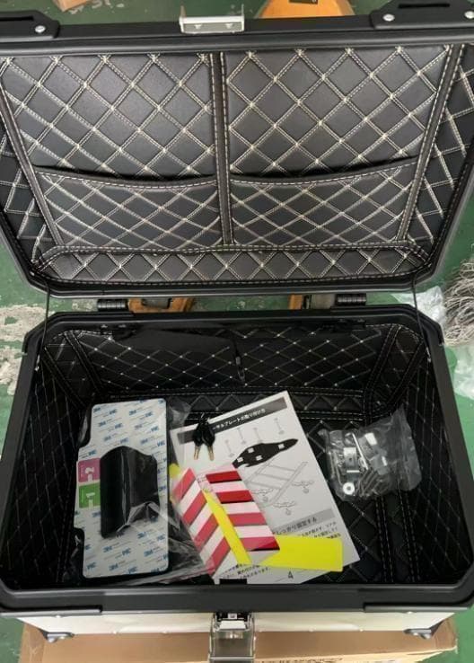 未使用中古美品 65Lバイクリアボックス アルミ制 ブラック26-1