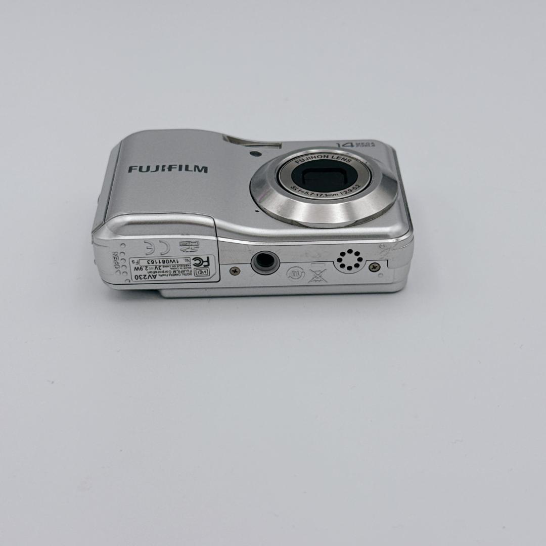 【美品】FUJIFILM FinePix AV230 デジタルカメラ シルバー