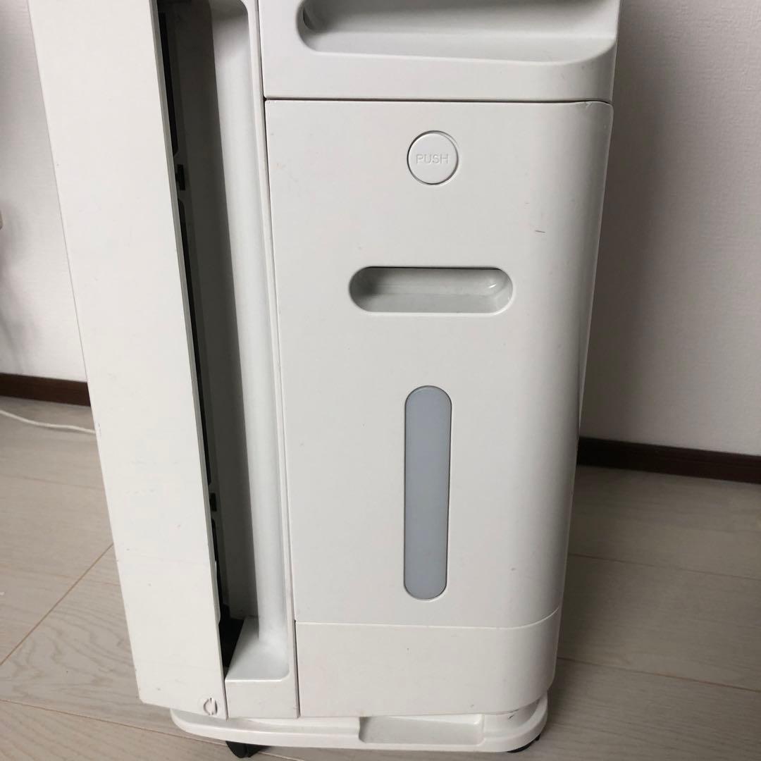 ダイキンMCK70WBK-W 空気清浄機 ホワイト　キャスター付き