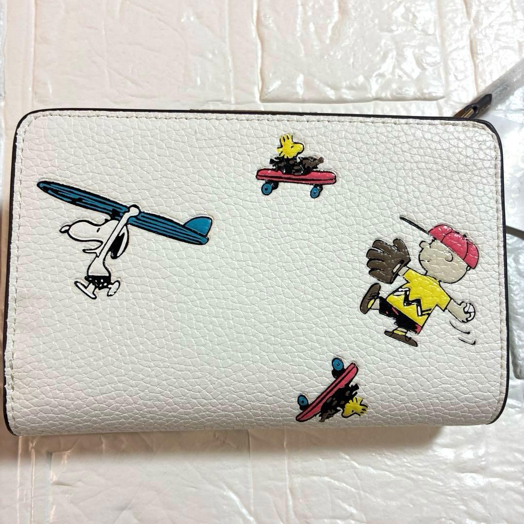 COACH スヌーピー柄 二つ折り財布 ✨新品未使用✨箱保存袋付き