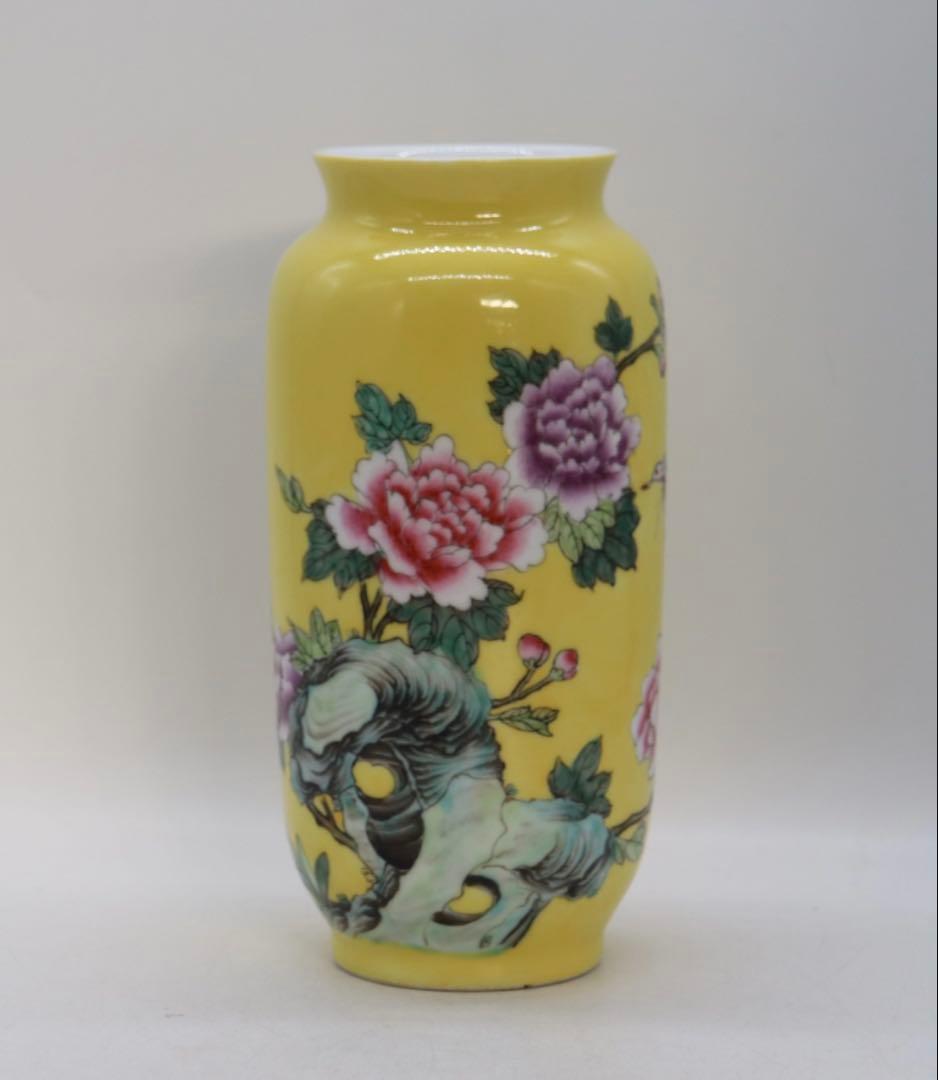 中国　粉彩牡丹胡蝶紋瓶　慎徳堂製　送料込み251030