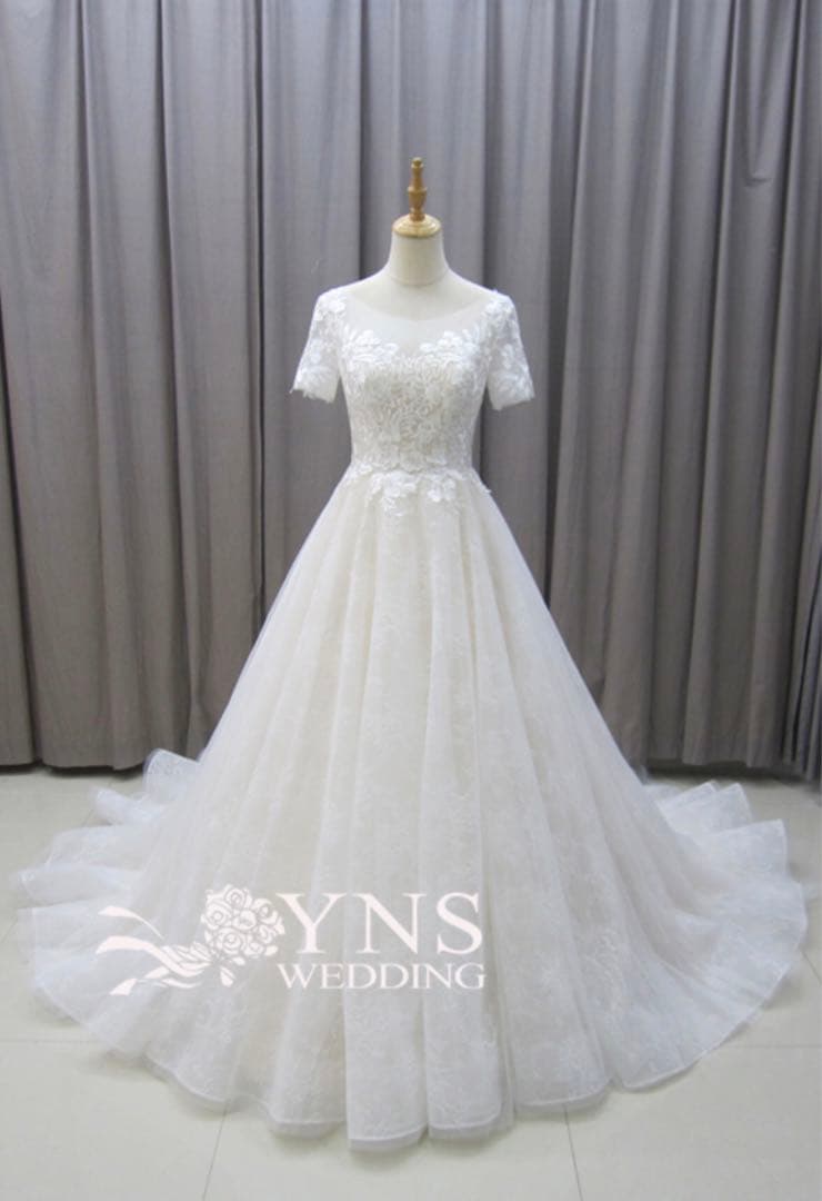 アイボリー レースウェディングドレス