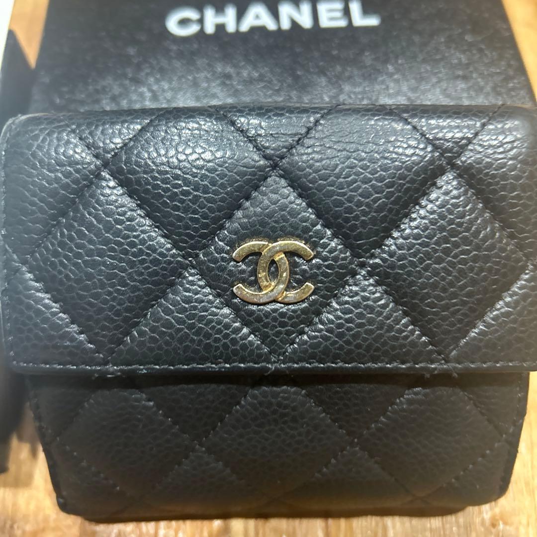 シャネル マトラッセ　キャビアスキン　財布
