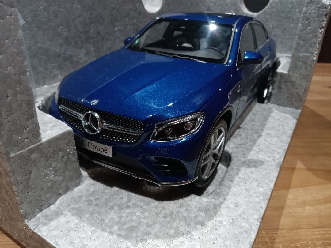 1/18 メルセデスベンツ　GLC クーペ　C253 ブルー　ミニカー