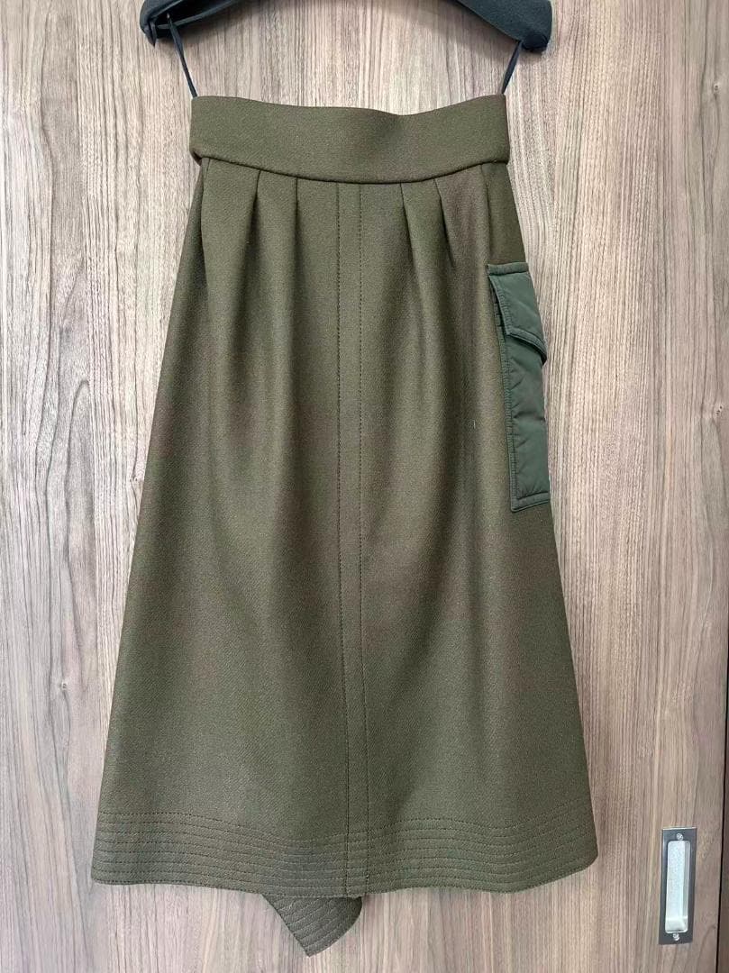 極美品 MONCLER オリーブグリーン ひざ丈スカート 40