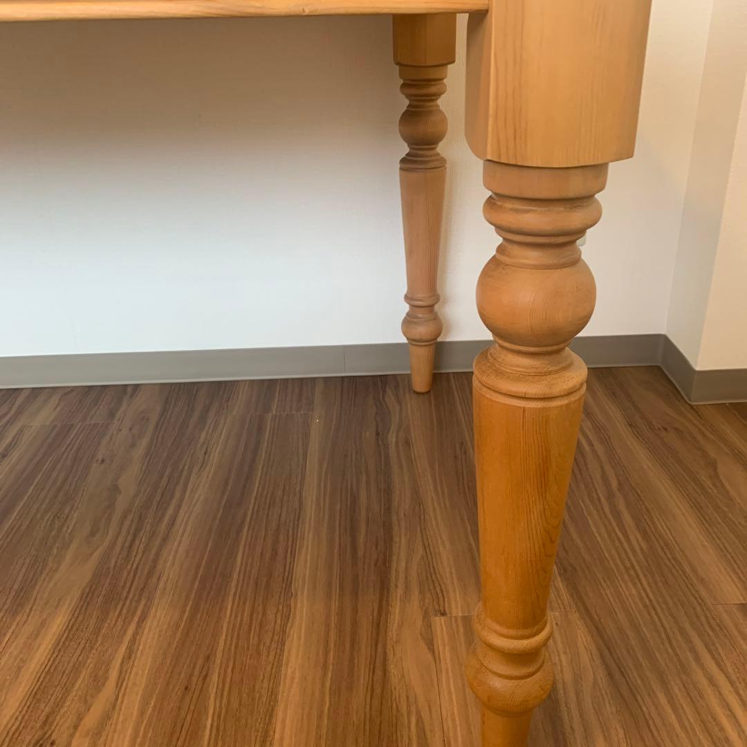 ザ・ペニーワイズ、ダイニングテーブル