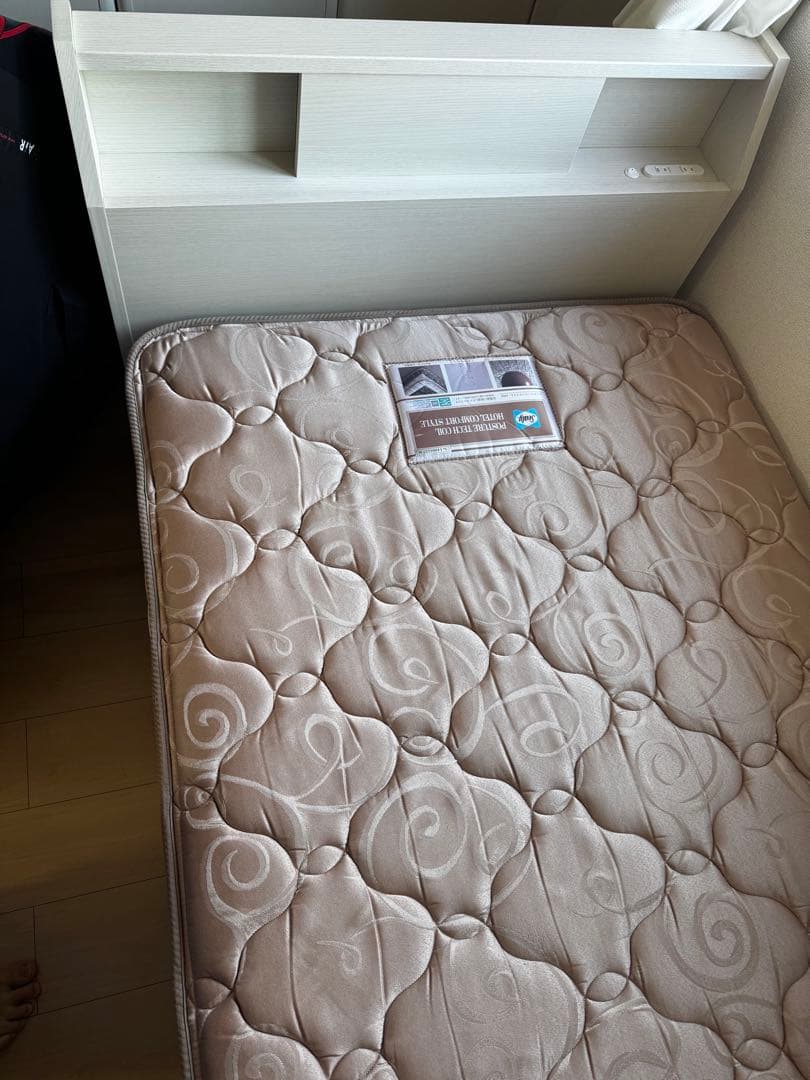 【1/8まで出品】シングルベッドフレーム +マットレス