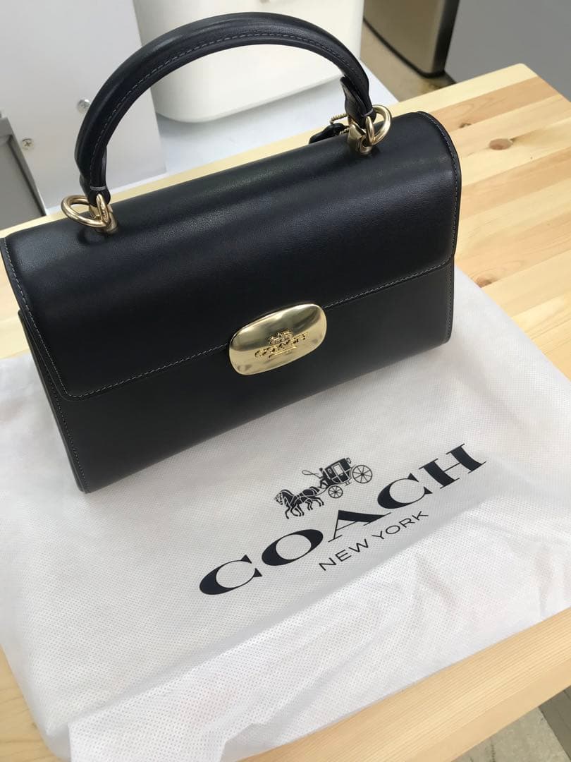 特売　【新品未使用】Coach 黒 レザー ハンドバッグ