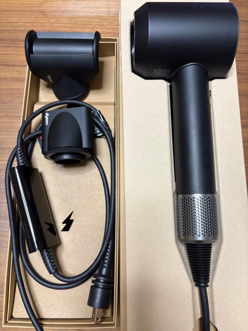 Dyson ドライヤー