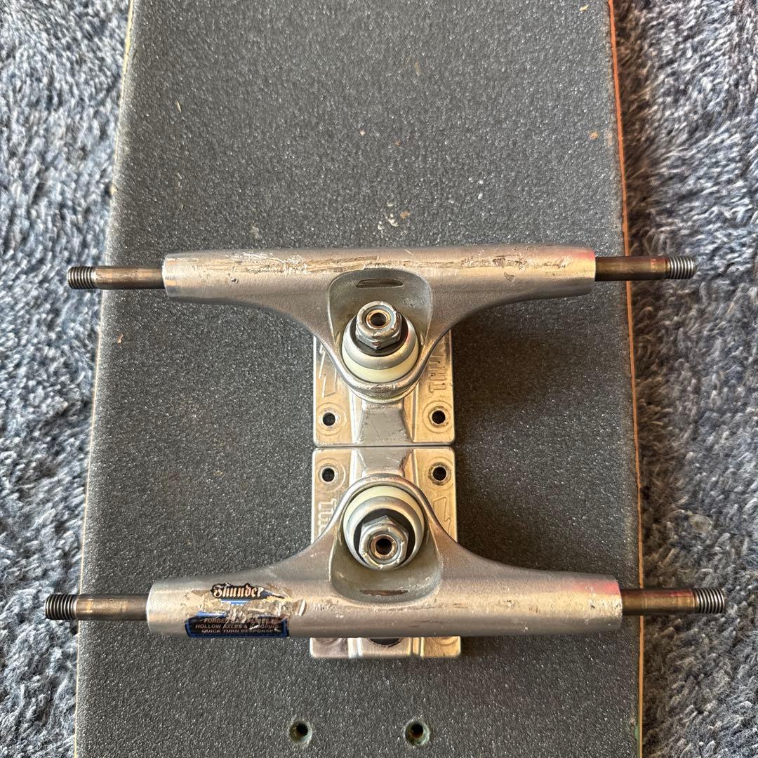 スケートボード THUNDER TRUCK HOLLOW LIGHTS 2 147 HI