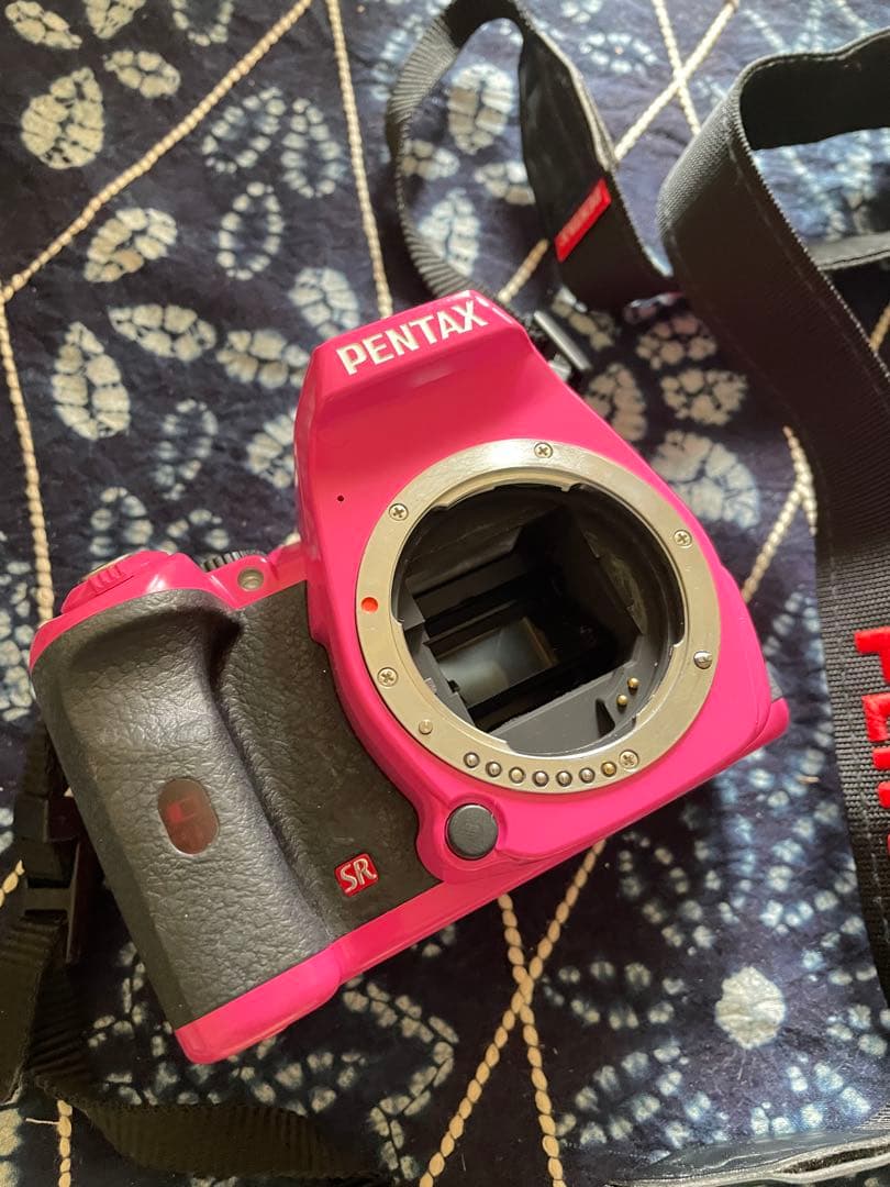 PENTAX デジタル一眼レフカメラ ピンク