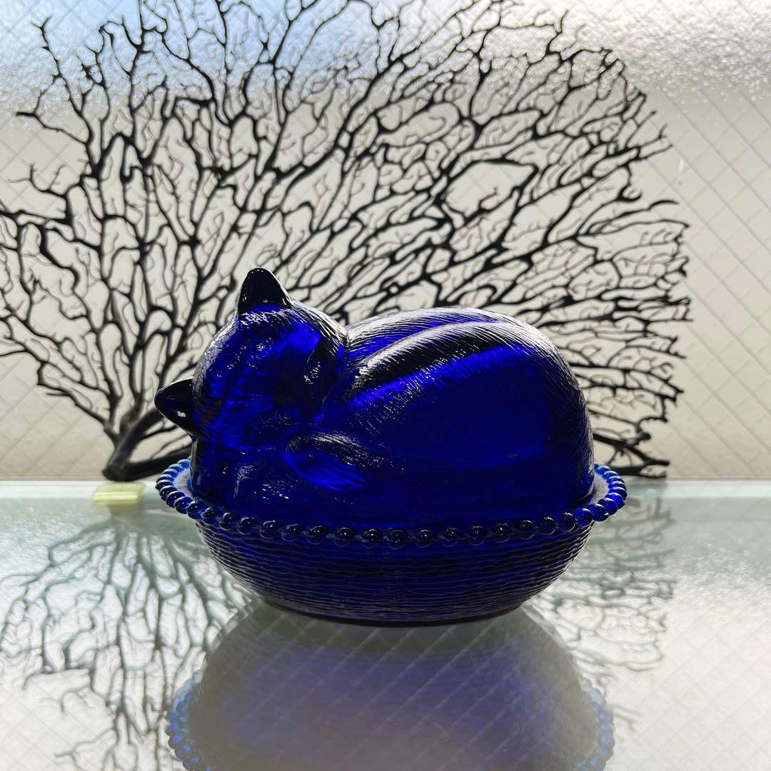 骨董　時代ガラス　希少　瑠璃色ガラス　眠り猫モチーフ　蓋物　菓子瓶　キャニスター