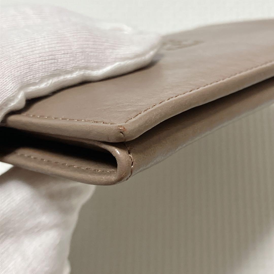 極美品　IL BISONTE イルビゾンテ　レザー二つ折り財布　グレージュ