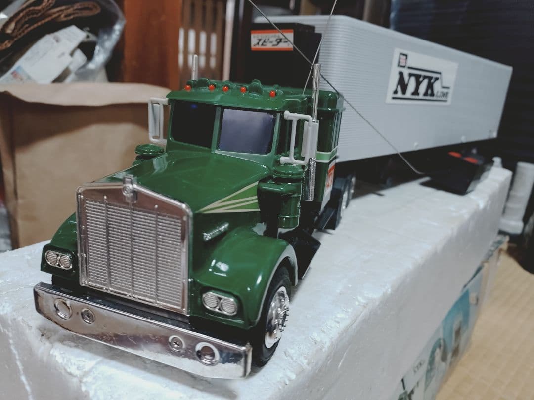 big8トレーラー 1/30スケール２台セット1台は部品取り、