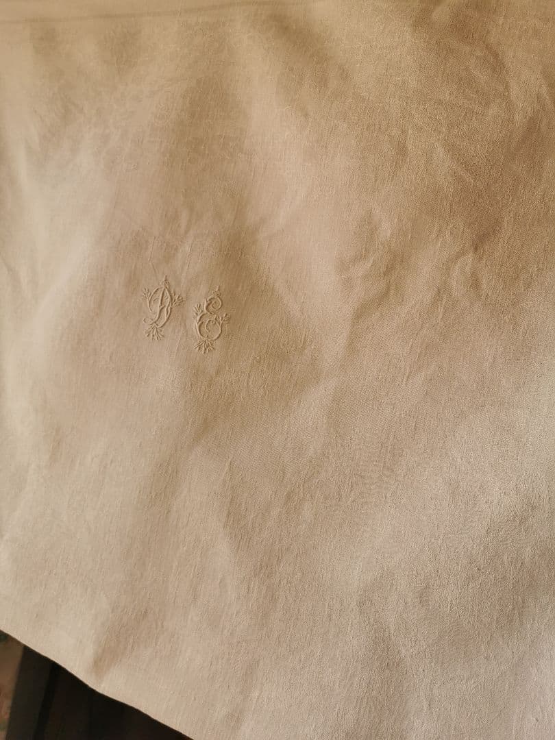 アンティーク ビーダーマイヤー トワルドジュイ 日常美 花文字刺繍ダマスクリネン