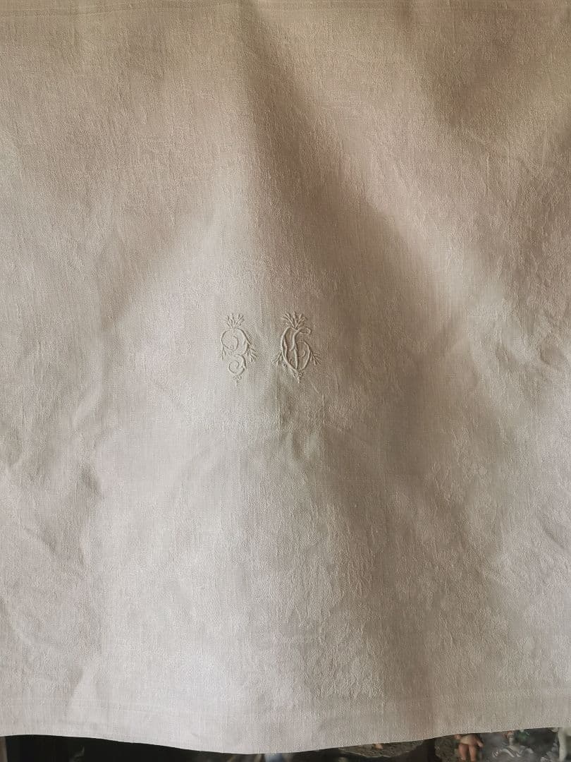 アンティーク ビーダーマイヤー トワルドジュイ 日常美 花文字刺繍ダマスクリネン