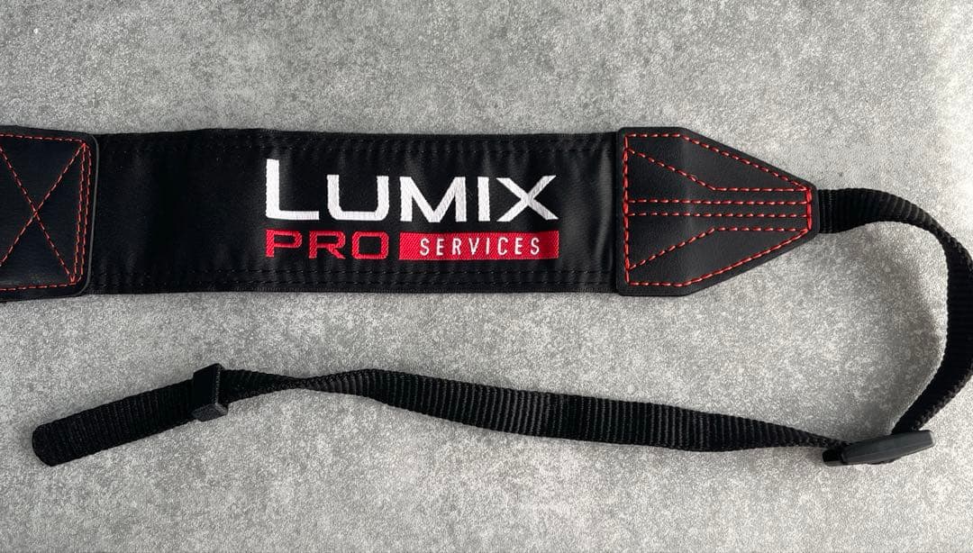 未使用品　Panasonic Lumix Proサービス ストラップとピンバッジ
