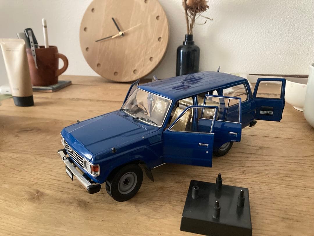 トヨタ ランドクルーザー 1/18 スケール 京商　LandCruiser