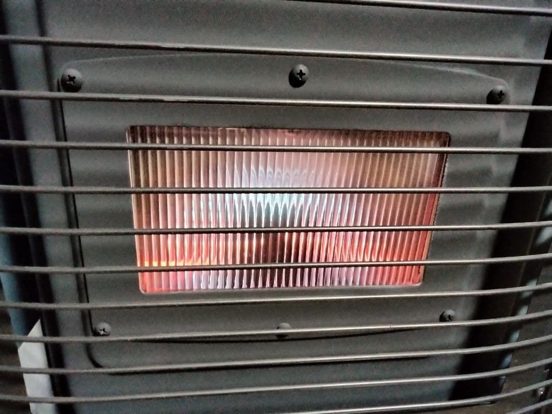 サンポットFF石油ストーブゼータス！品番「FFR‐563SX」2015年式中古品