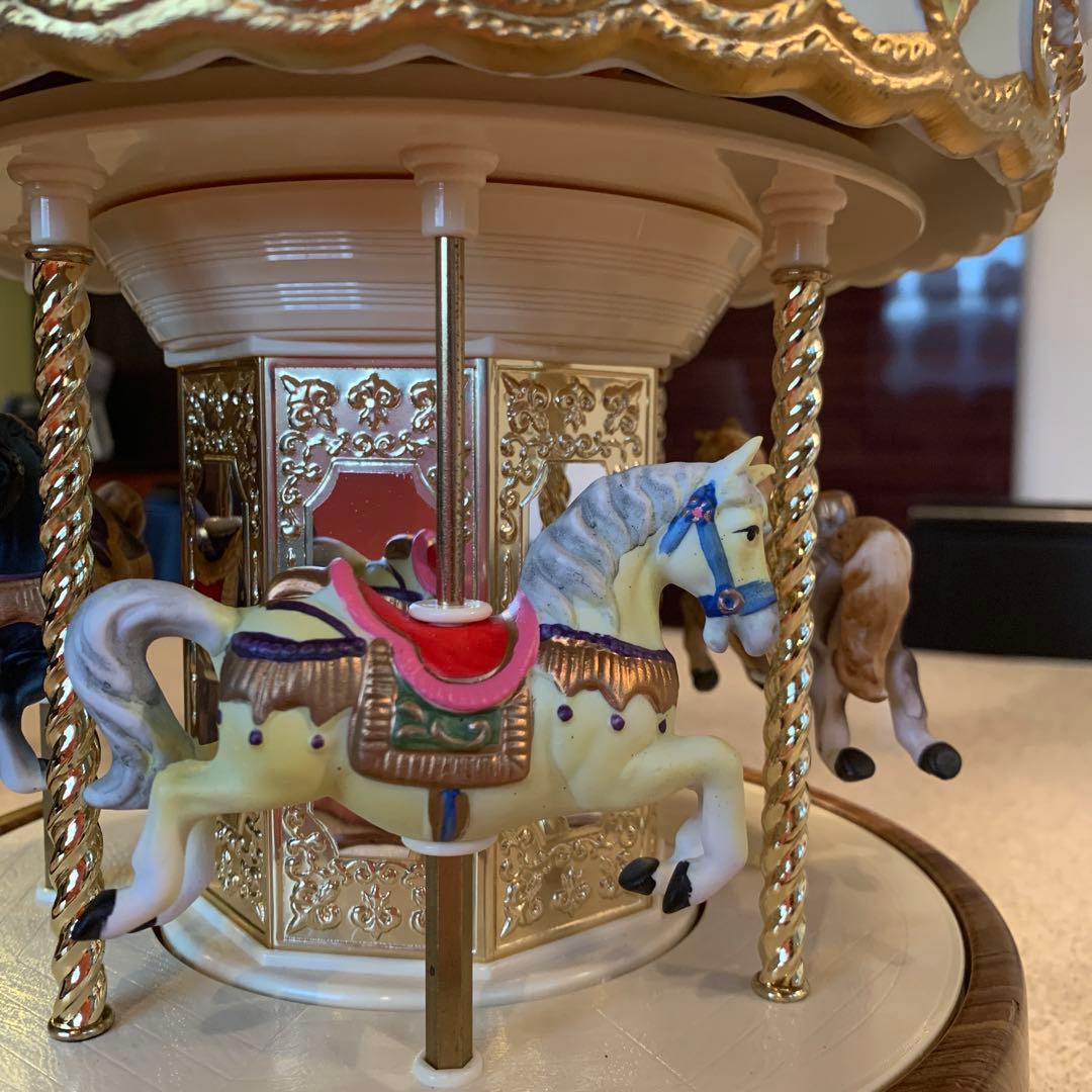 【新品　未使用】小樽　メリーゴーランド オルゴール　高さ36cm横幅25cm