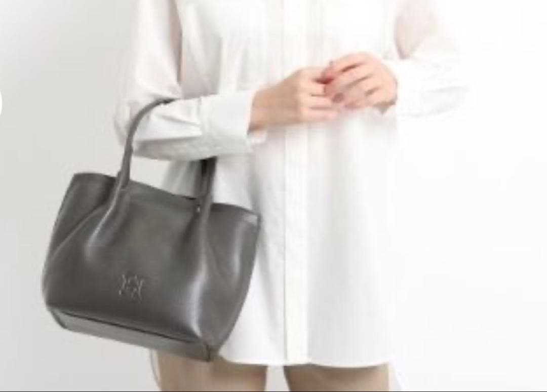 ヒロフ　メタリックゴールド レザー ハンドバッグ