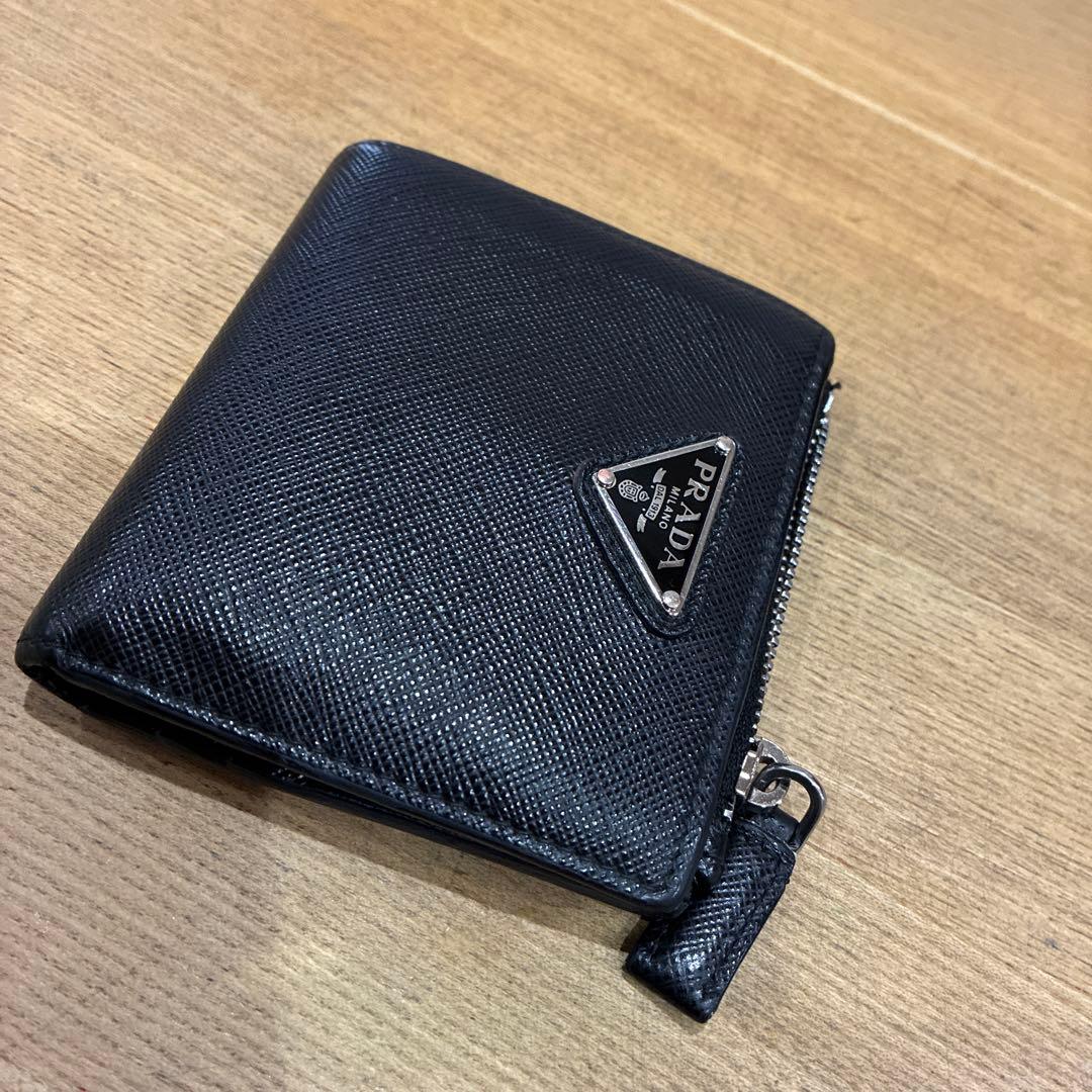 金*木様 PRADA ブラック 二つ折り財布 サフィアーノレザー