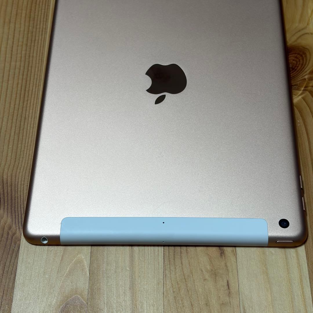 iPad 第6世代　SIMフリー　ゴールド32GB 0896