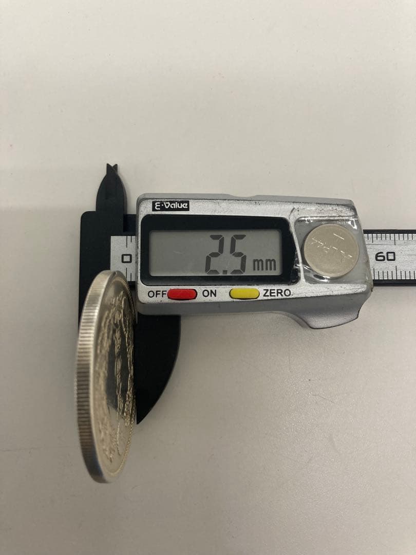 貿易銀　明治10年　一圓銀貨 菊紋・竜　短支脈