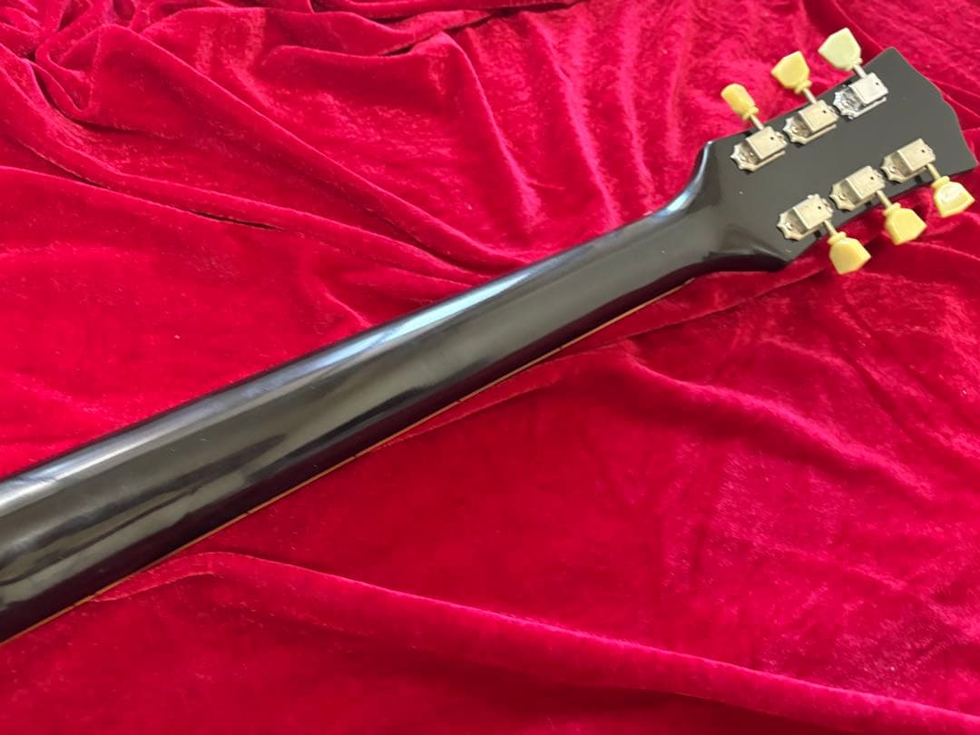 レスポールタイプ　ラッカーフィニッシュ　コンポーネントギター　ビグスビータイプ