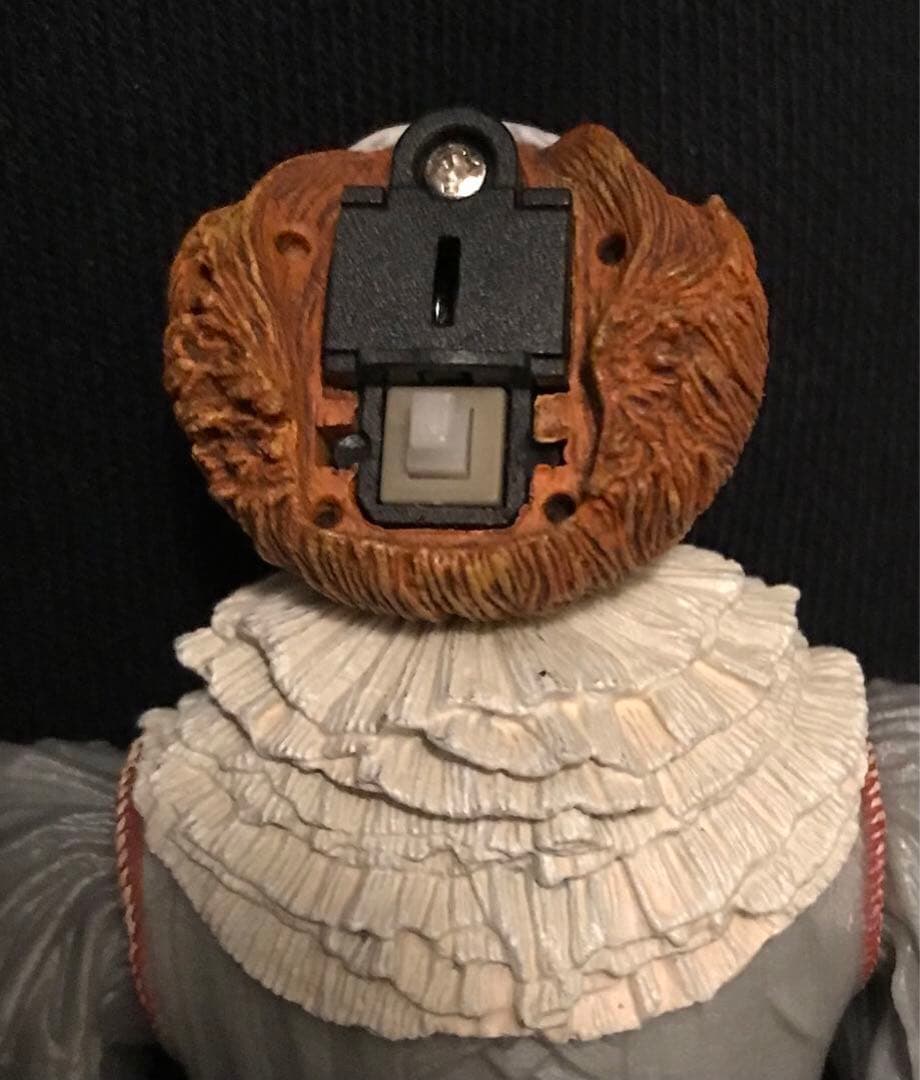 NECA アルティメットペニーワイズ ザ・ダンシング・クラウン フィギュア