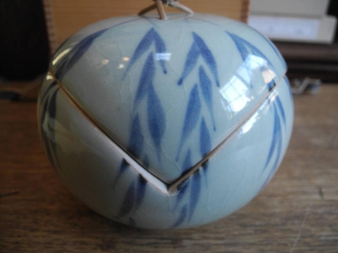 D４１６）人間国宝　近藤悠三作　柳染付盆子